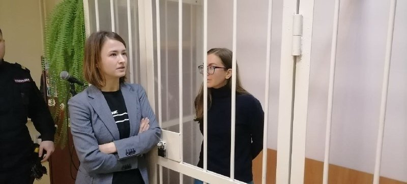 Адвокат Анастасия Пилипенко и Виктория Петрова в зале суда. Фото: MR7