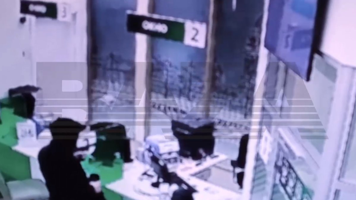 Полиция ищет мужчину, ограбившего «Сбербанк» в Парголово