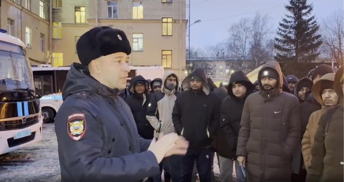 Скриншот видео: ГУ МВД по Петербургу и Ленобласти