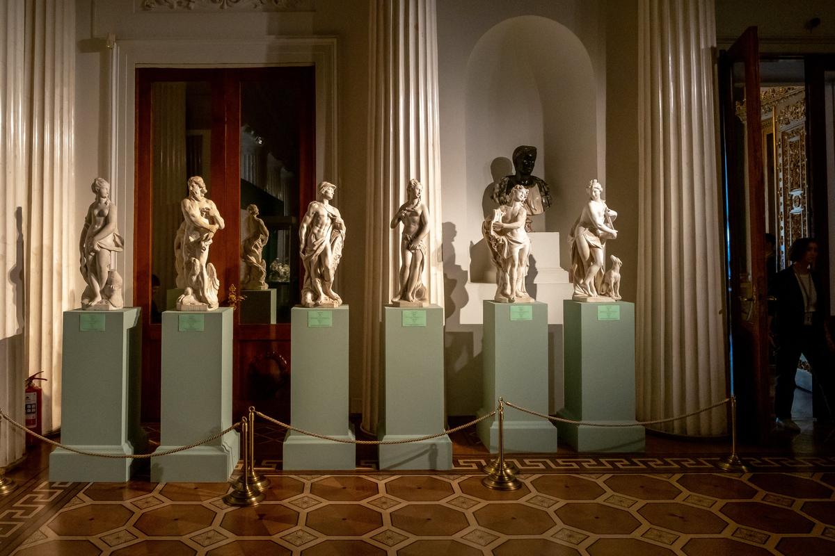 Фото: Олег Золото / MR7 Впервые с XVIII столетия на выставке вместе показаны все шесть статуй античных богов и богинь из серии, исполненной итальянским скульптором Антонио Тарсиа.
