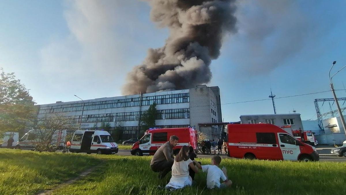 Пожар на Автобусной улице тушат по повышенному номеру сложности