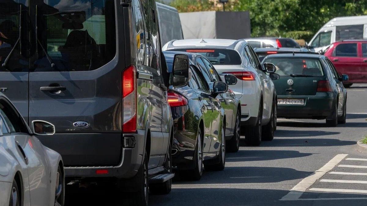 Из-за дорожных работ на Приморском проспекте утром 5 июля образовалась большая пробка