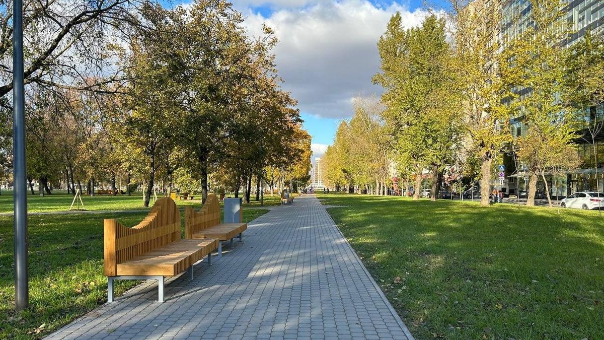 В Московском районе обновили сквер Раисы Штрейс — а местным не понравилось