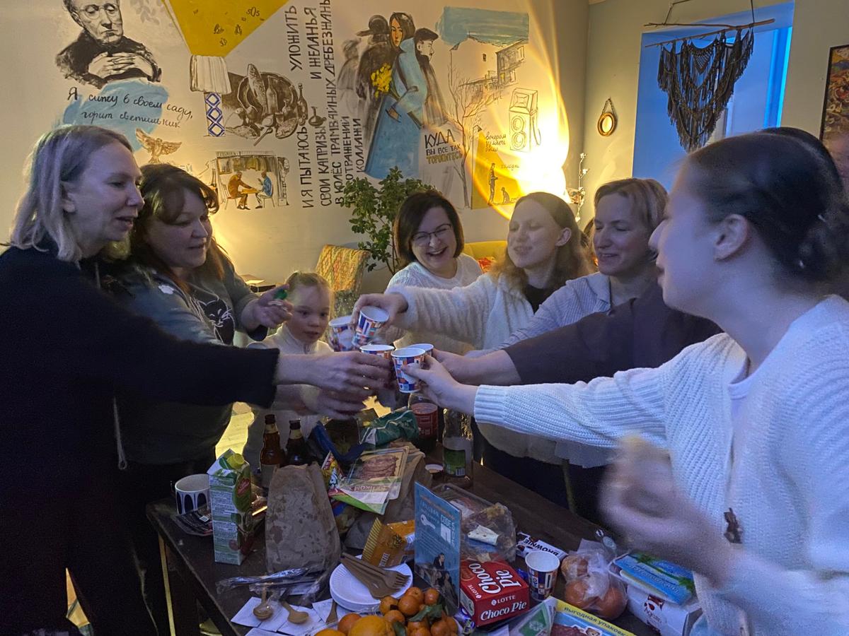 Пили лимонад за удачную произвольную программу Петра. Фото: Ася Горецкая