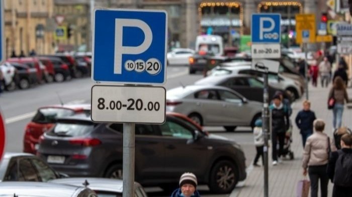 Жители Адмиралтейского района просят Смольный перенести сроки введения платной парковки
