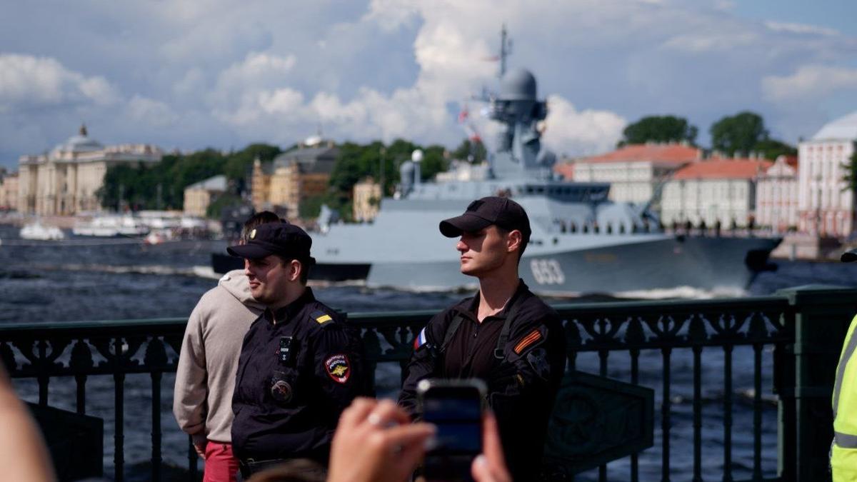 Фото с парада в питере