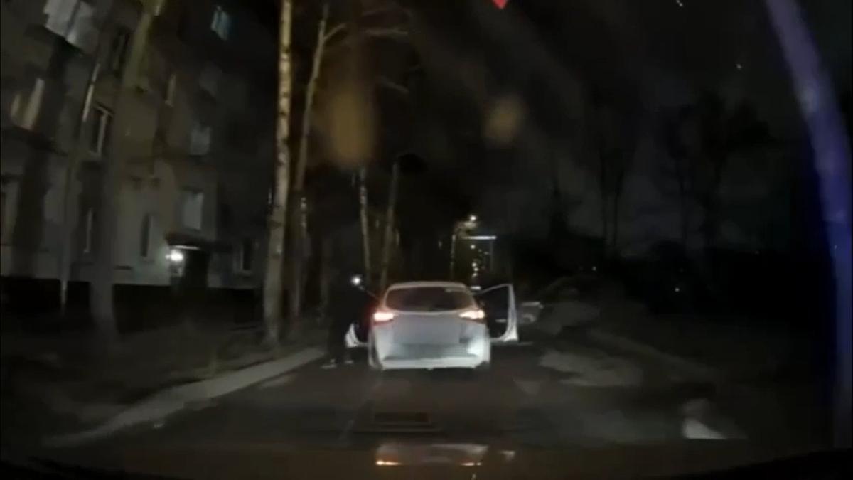 Двоих школьников на KIA задержали со стрельбой на проспекте Народного Ополчения