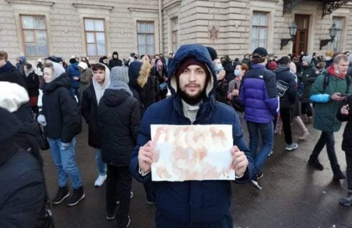 «Всю такую погань, как ты, я вычищу»: петербургский активист после угроз уехал из России