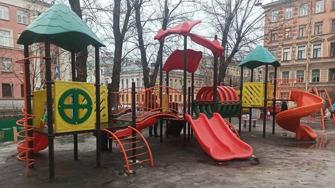 Воспитательницу детсада Петербурга обвинили в халатности из-за перелома у ребёнка