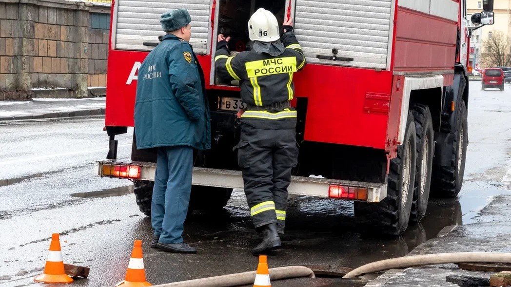 Из-за пожара в квартире на Бестужевской улице эвакуировали 23 человека