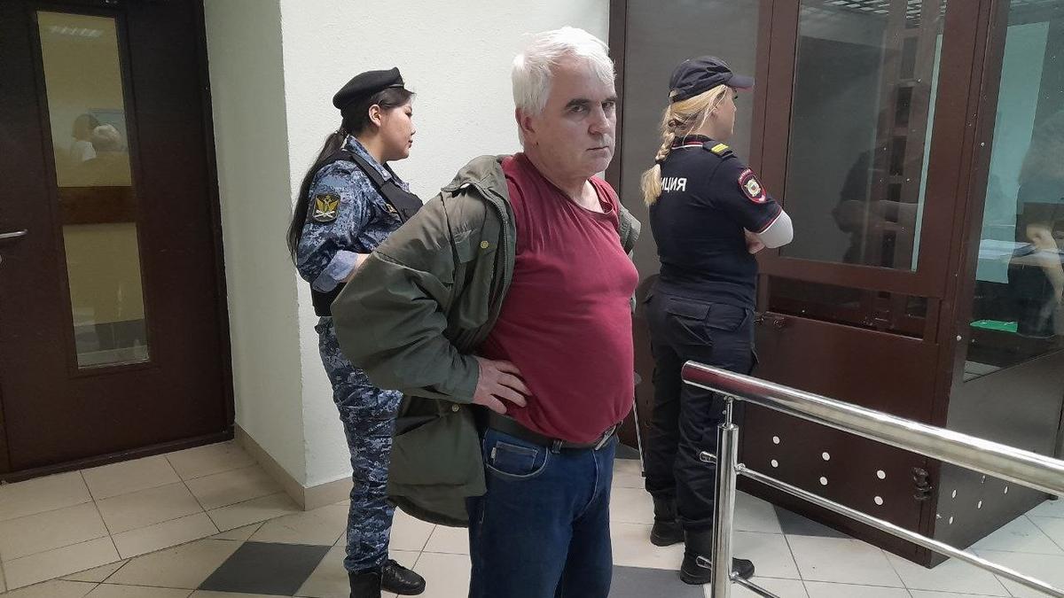 В суд принудительно доставили одного из свидетелей по делу Ольги Смирновой, обвиняемой в «фейках об армии»