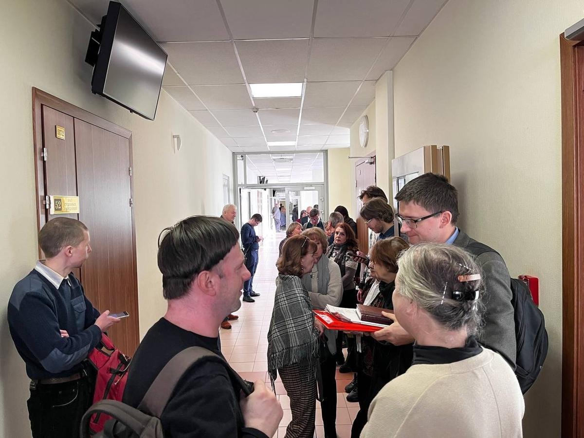 Обстановка в коридорах Горсуда перед заседанием по «школе Берггольц». Фото: Любовь Смирнова / MR7