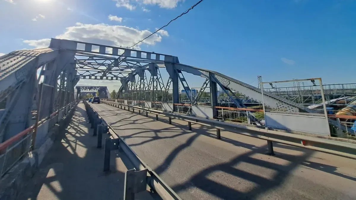 Градозащитники попросили Дмитрия Медведева спасти Фарфоровский мост — «по-соседски»