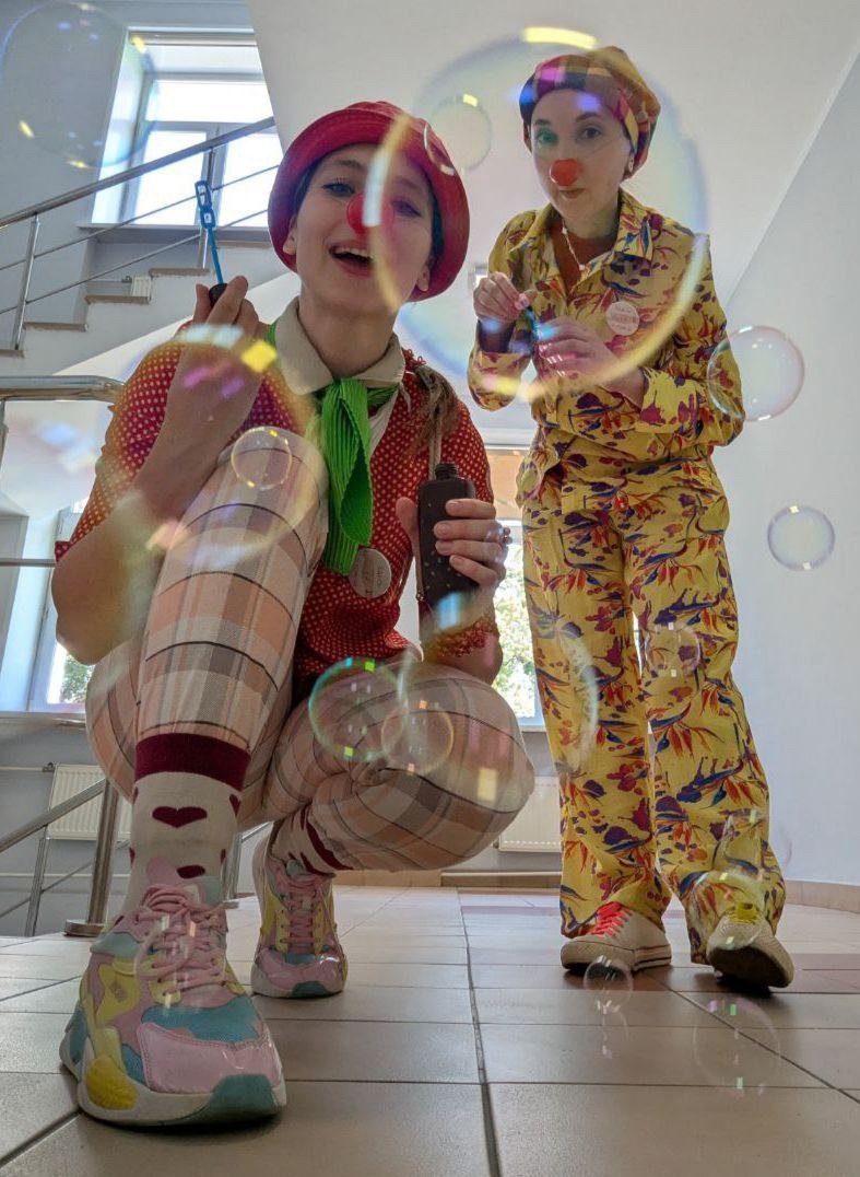 Фото: АНО «Центр развития медицинской клоунады «ЗДЕСЬ С ТОБОЙ».