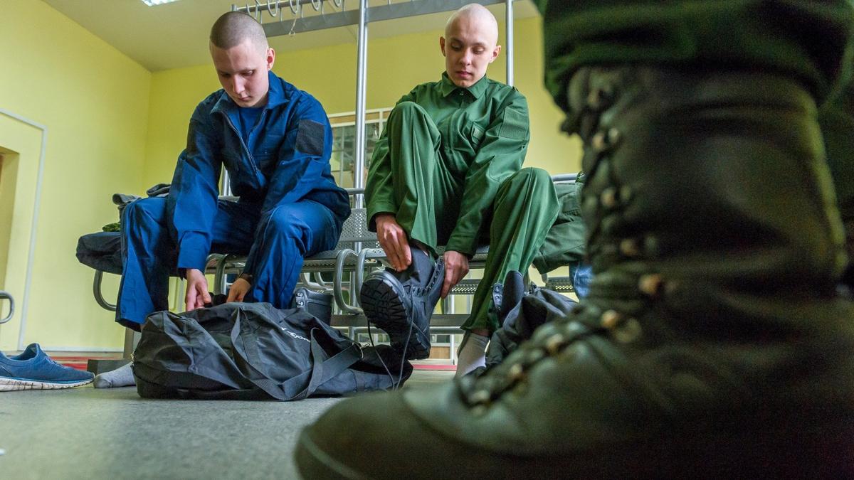 Выплату при заключении контракта с Минобороны повысили в Петербурге на миллион рублей