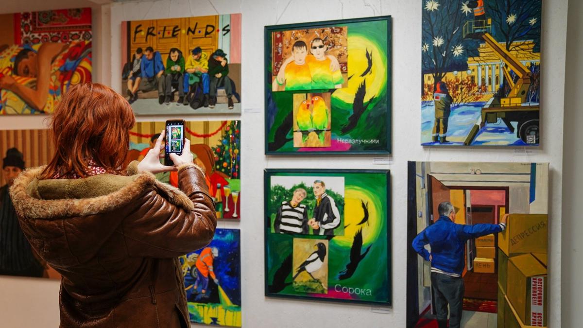 «Подарок ценителям искусства без рамок»: ежегодная женская выставка открылась в петербургском «Свином Рыле»