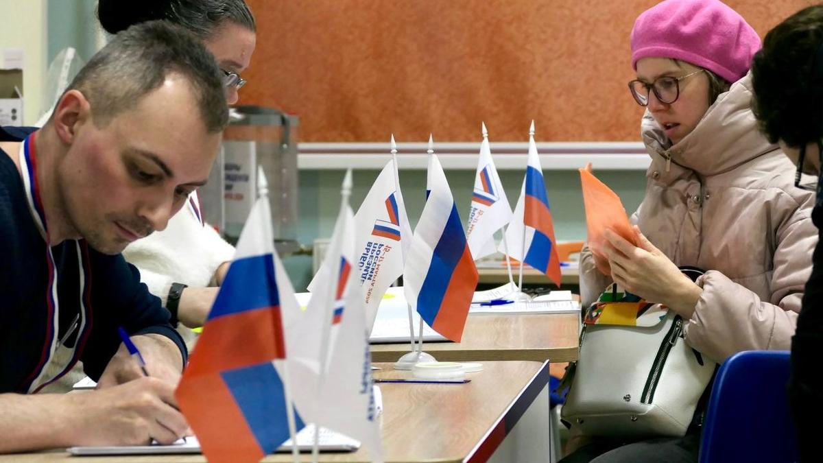 Первые иски об организации выборов президента России поступили в суды Петербурга