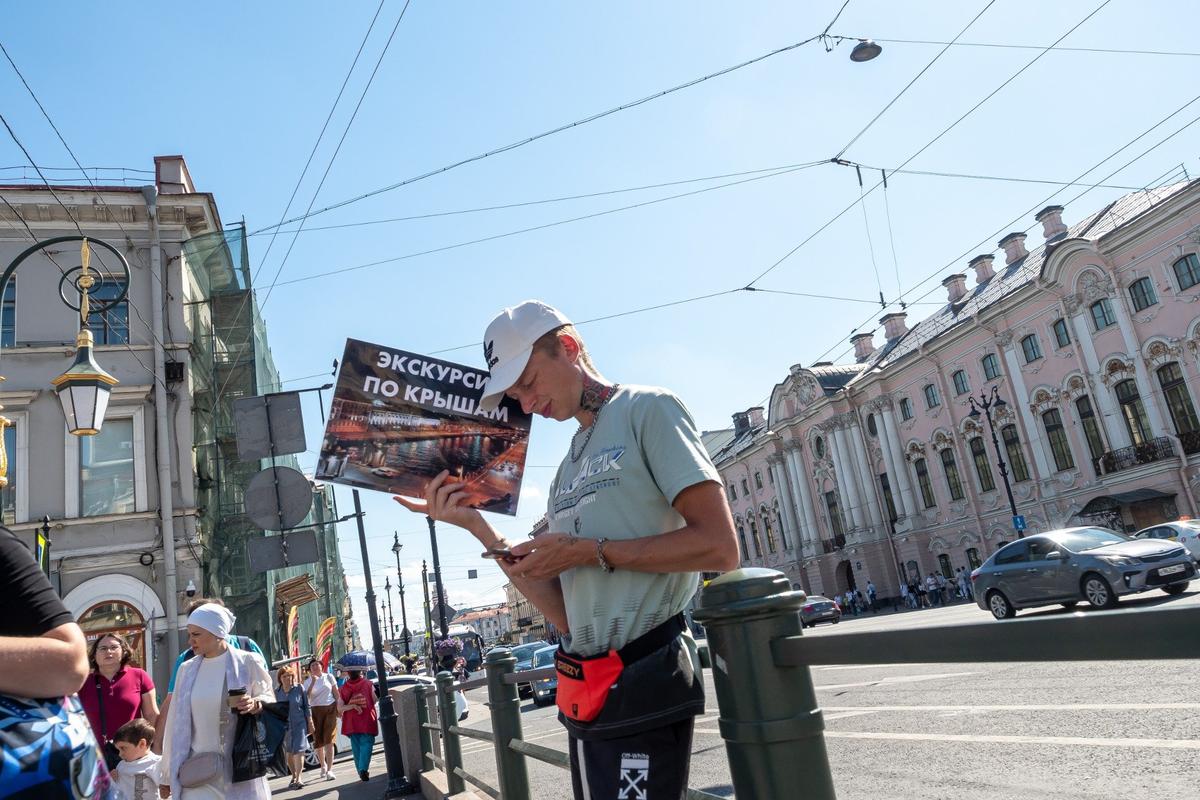 В Петербурге нет легальных экскурсий по крышам, за исключением выходов на террасы некоторых заведений. Фото: Олег Золото / MR7