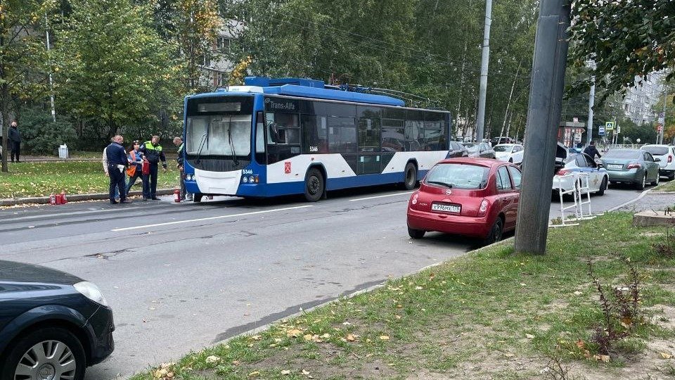 На Придорожной аллее горел троллейбус