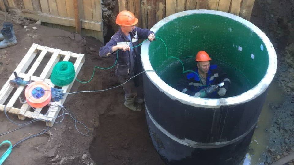 При реконструкции сети водоснабжения в Петергофе нашли фундамент крипты собора