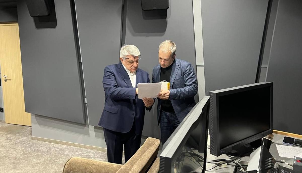 Александр Сокуров во время реставрации фильма. Фото предоставлено «Ленфильмом»