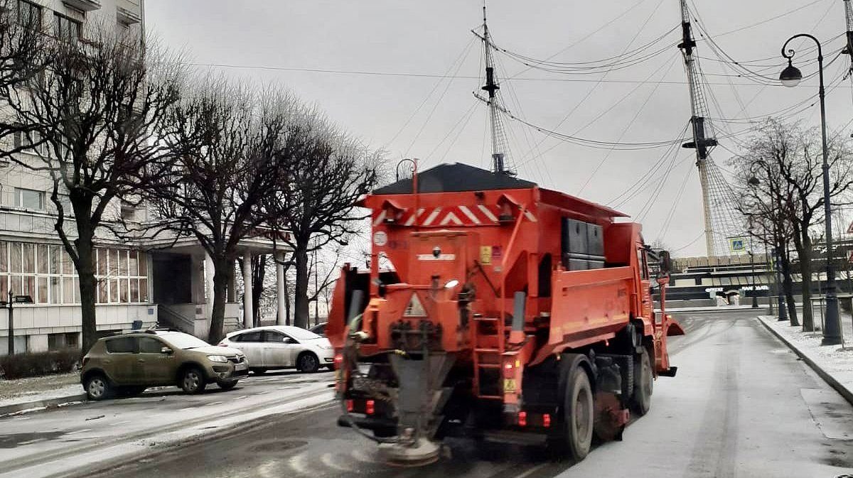 Комблаг потребовал контролировать расход соли и песка при уборке улиц