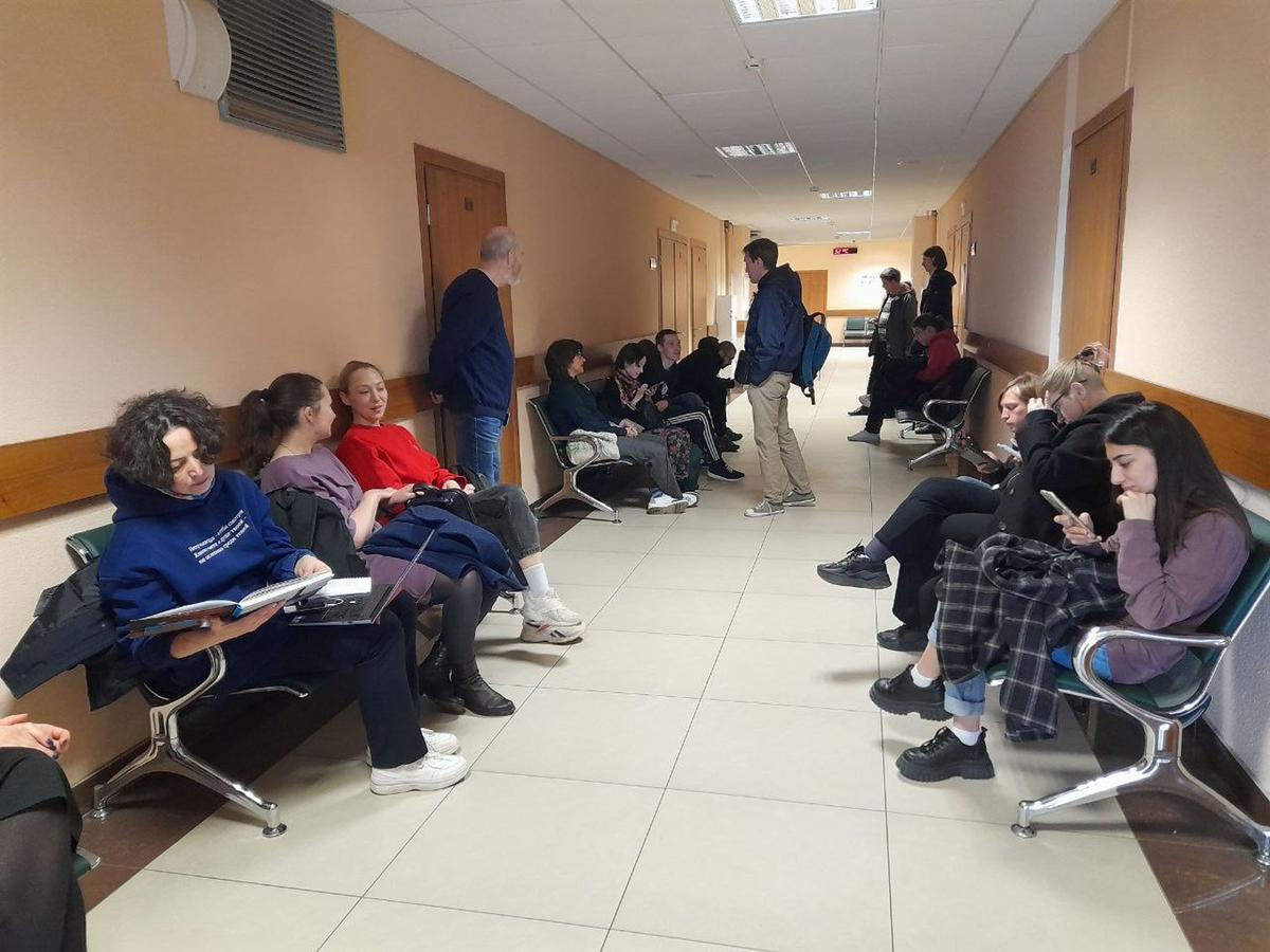 Слушатели в ожидании суда по делу Королёва. Фото: Анна Мотовилова / MR7