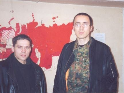 Попков (справа) вместе с бывшим соратником Дмитрием Бахуром в штабе партии, предположительно 2003 год. Фото: страница Романа Попкова в соцсети «ВКонтакте»