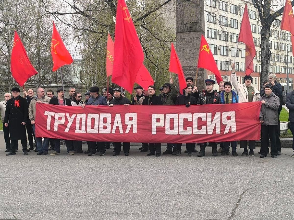 «Трудовая Россия» у Северной верфи. Фото предоставлено партией
