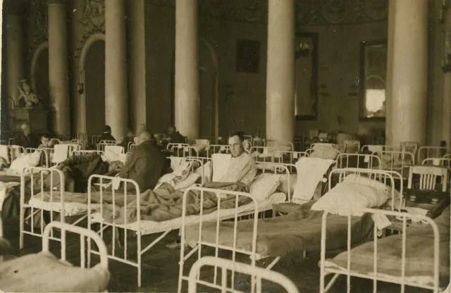 Размещение раненых эвакогоспиталя в Банкетном (Белоколонном) зале Юсуповского дворца