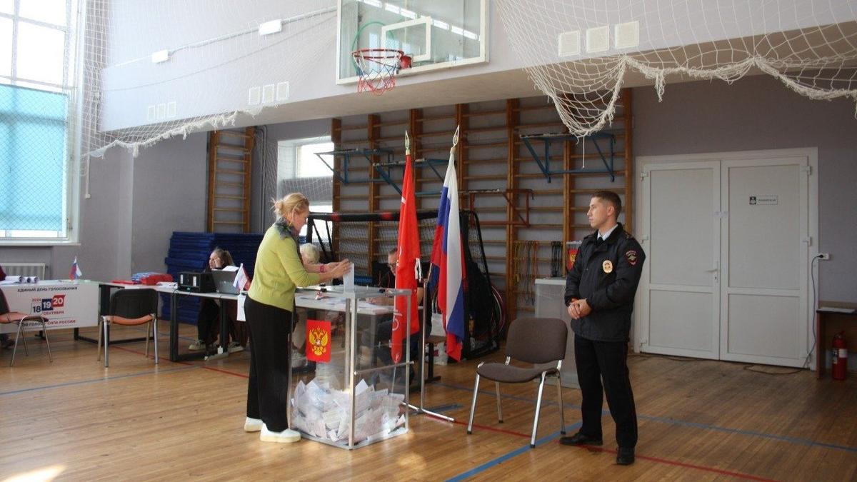 Партии снова жалуются на недопуск — на этот раз сложности возникли и у наблюдателей, и у кандидата