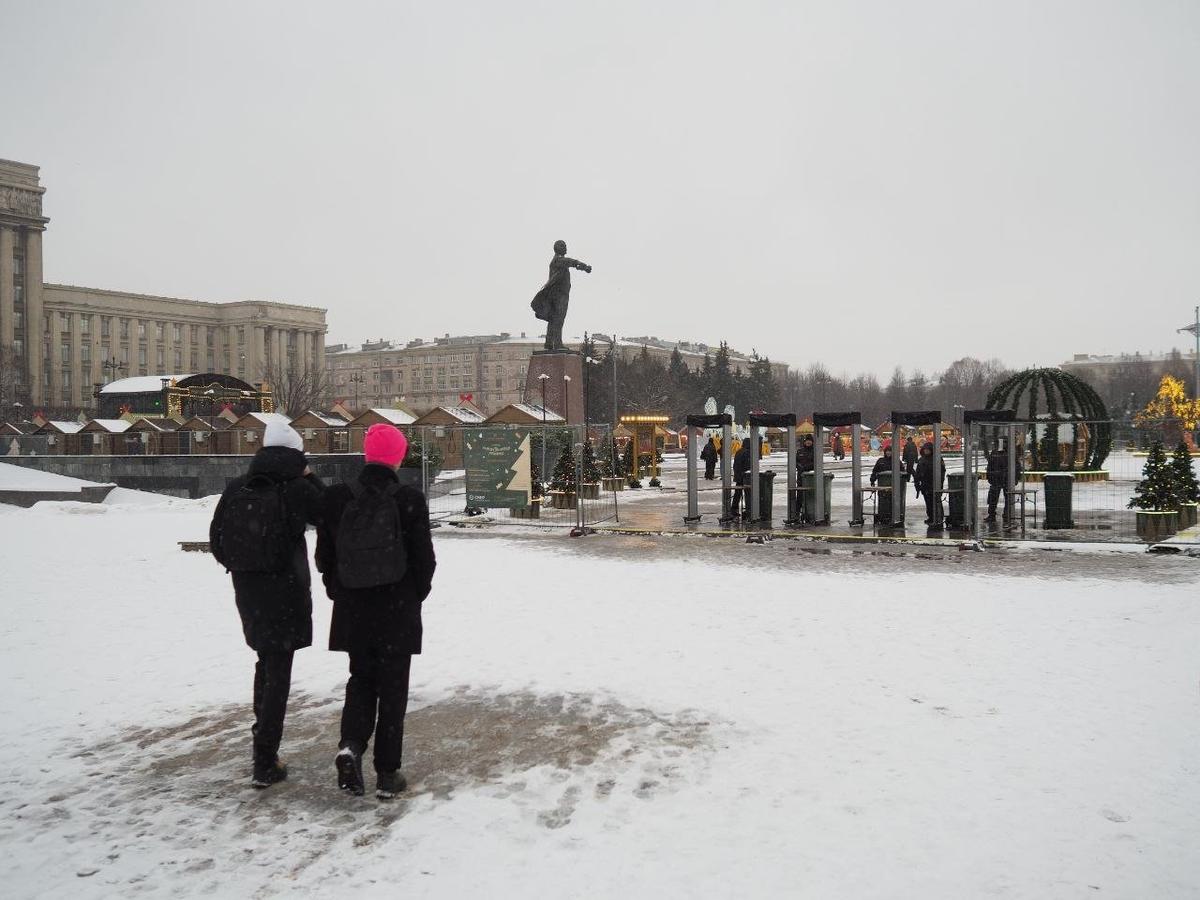 Сказочная ярмарка открылась на Московской площади | 22.12.2023 |  Санкт-Петербург - БезФормата