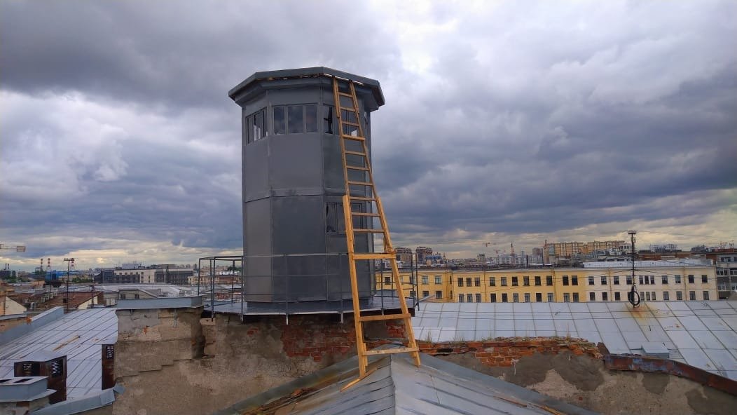 «Железный стакан» на крыше здания Военмеха имени Устинова. Фото: предоставлено Константином Никитиным.