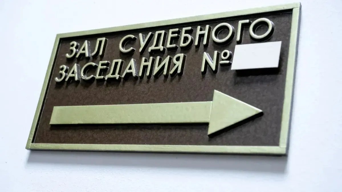 ЖКС №2 хочет отозвать иск к петербурженке из-за ее поста в ВК про покраску двери