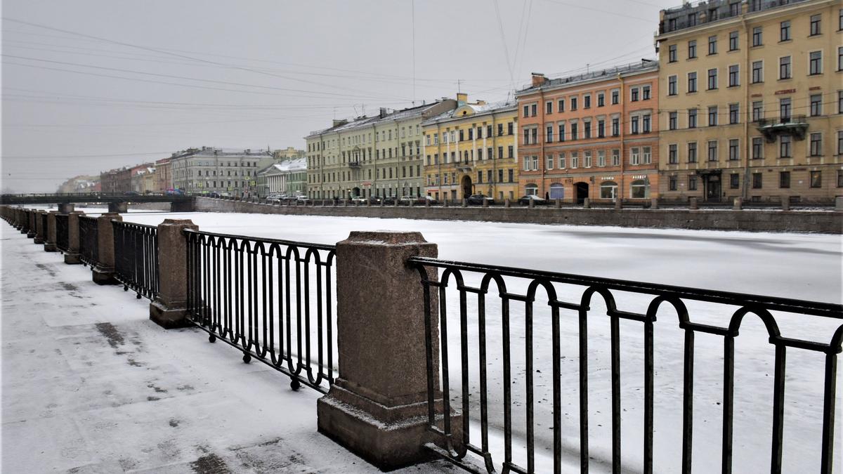 Ограждение на набережной Фонтанки восстановили после аварий