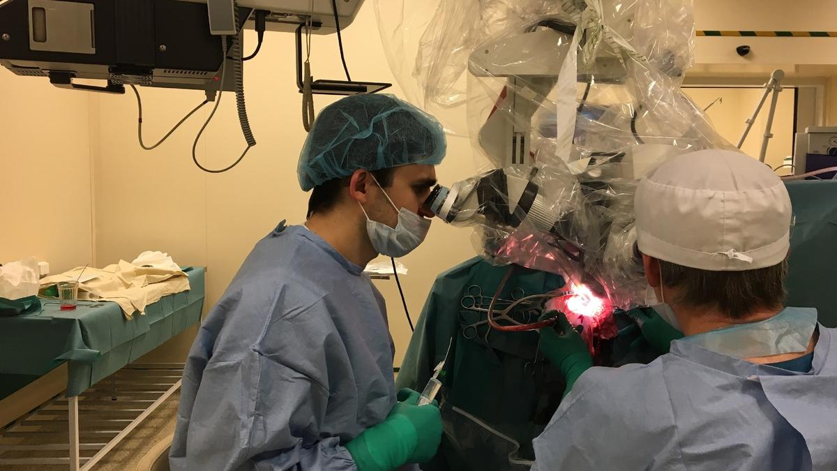 Петербургские врачи спасли подростка, упавшего с 8 этажа