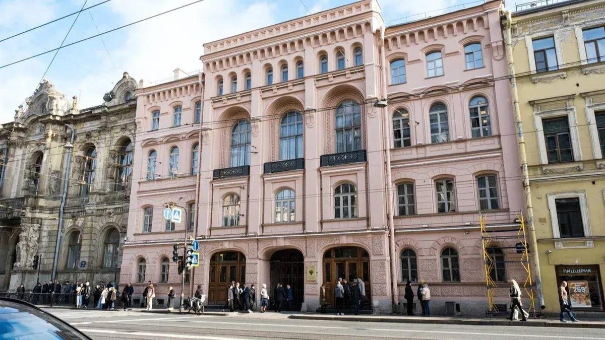 Фото: Смольный