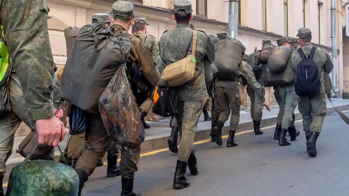 Смольный не стал менять возраст призыва на срочную службу весной 2023 года