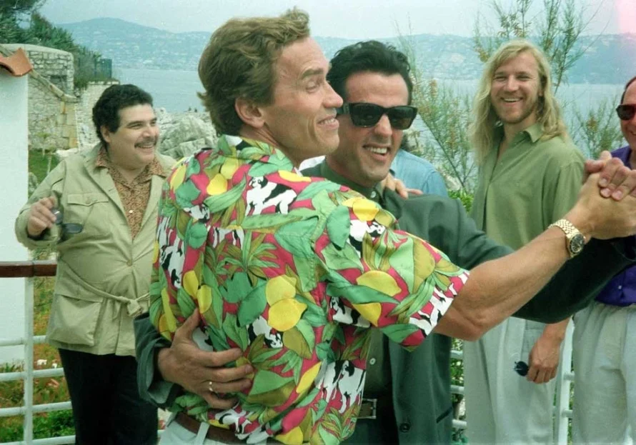 simpsonswiki Arnold-Schwarzenegger-dancing-with-Sylvester-Stallone-in-Cannes-1990