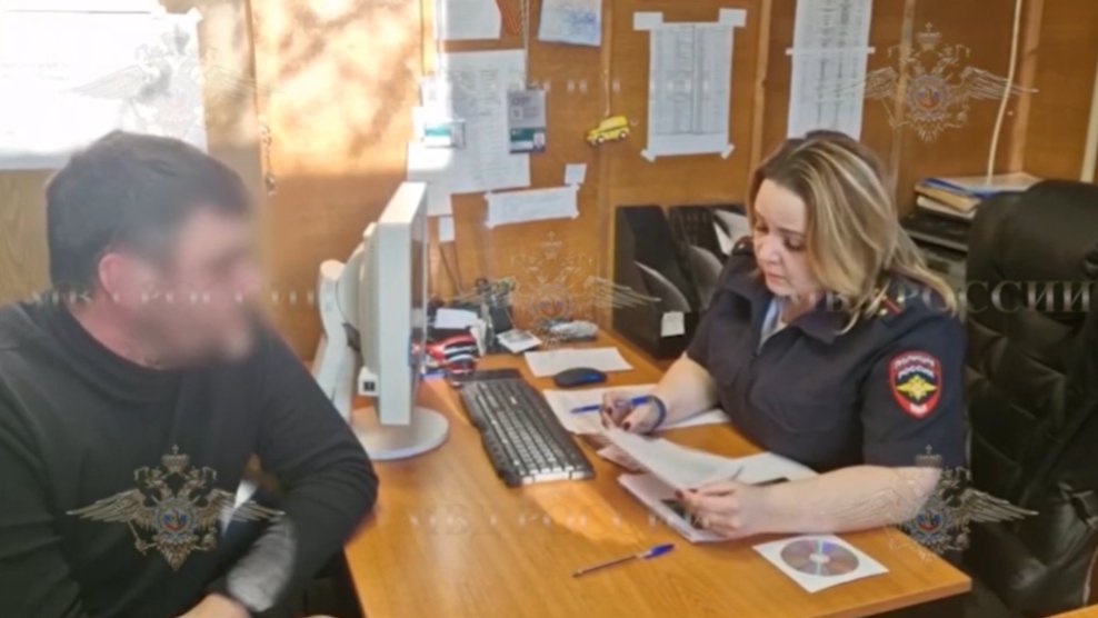 В Петербурге задержали водителя, намеренно не пропускавшего реанимобиль с пациентом