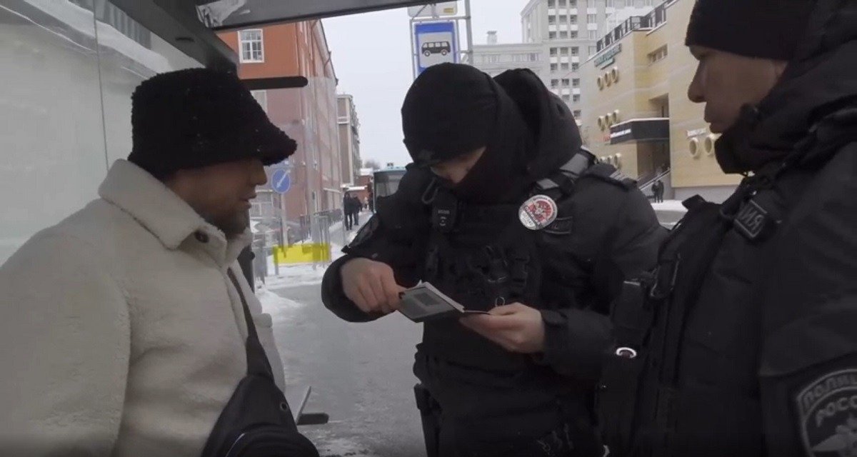 Скриншот видео: ГУ МВД по Петербургу и Ленобласти