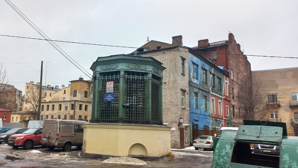 Жители Адмиралтейского района просят остановить уплотнительное строительство и снос флигеля доходного дома