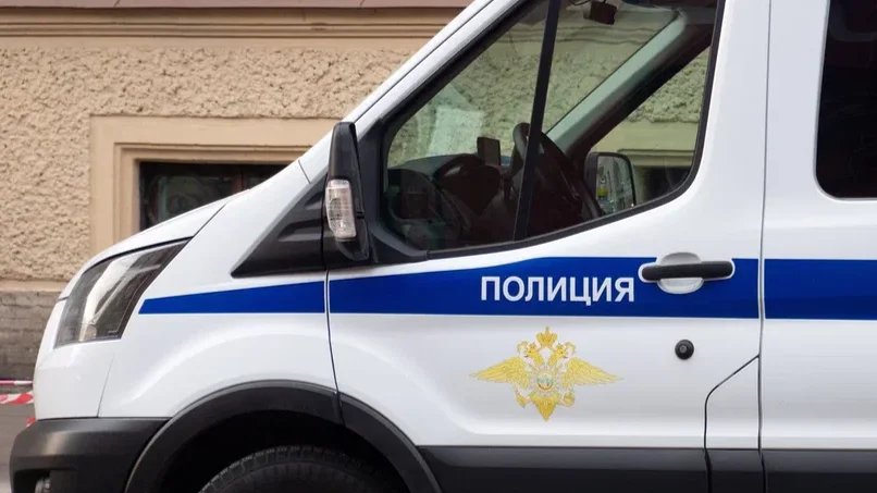 На мужчину с сыном напали у станции метро «Чёрная речка» из-за неотданной куртки