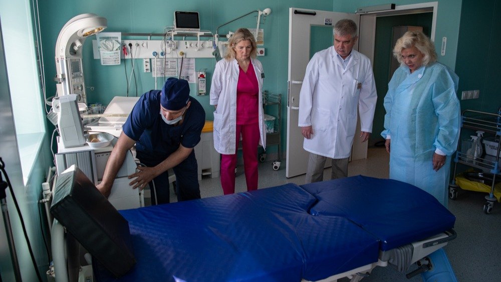 «Причины снижения рождаемости лежат не в плоскости медицины»: петербургский омбудсмен посетила роддом № 9