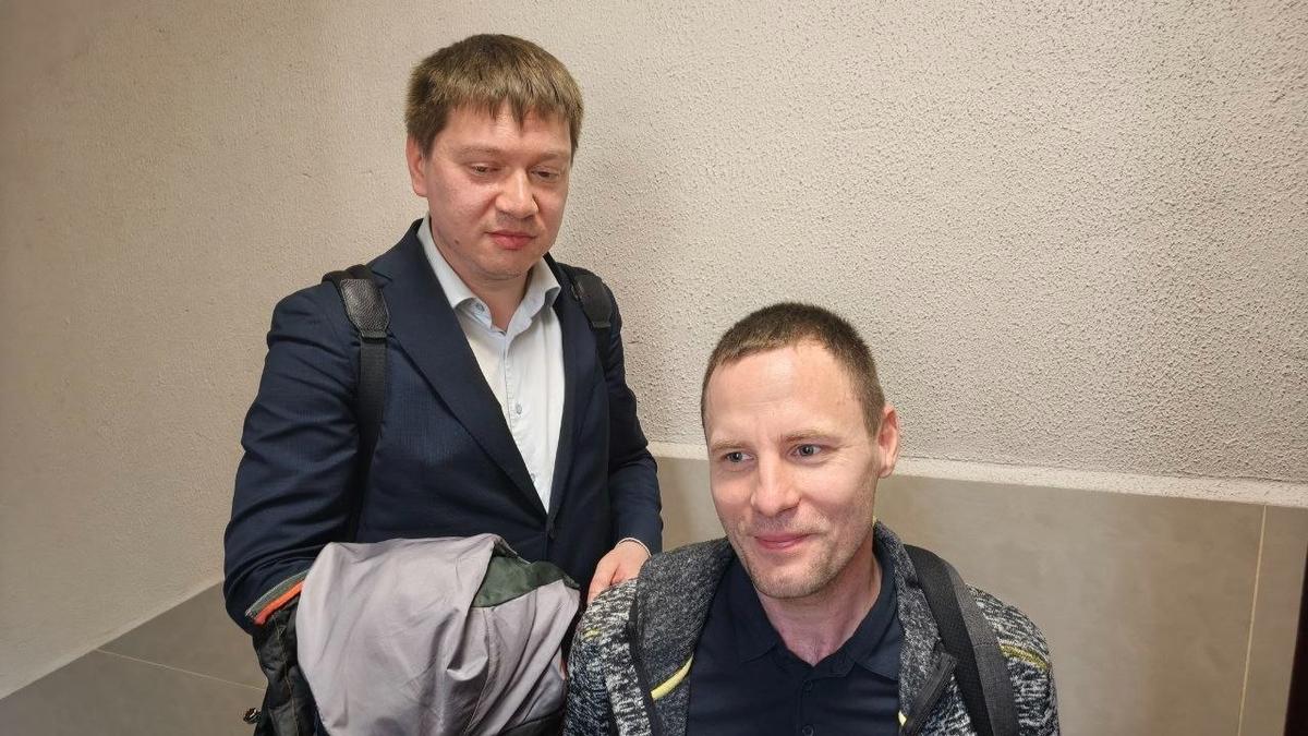 Никита Сорокин (справа) и его адвокат Сергей Подольский (слева). Фото: Катерина Иванова / МР7