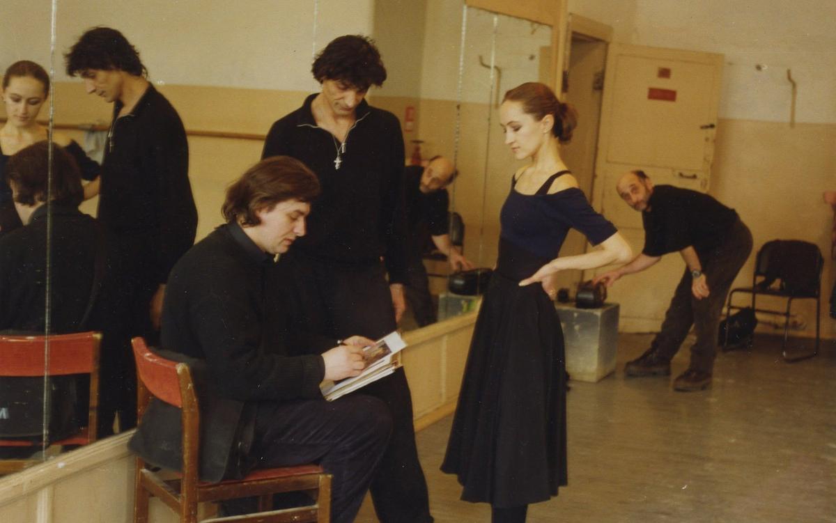 Артисты Михайловского театра позирируют художнику. 2015 год Фото: архив Василия Братанюка