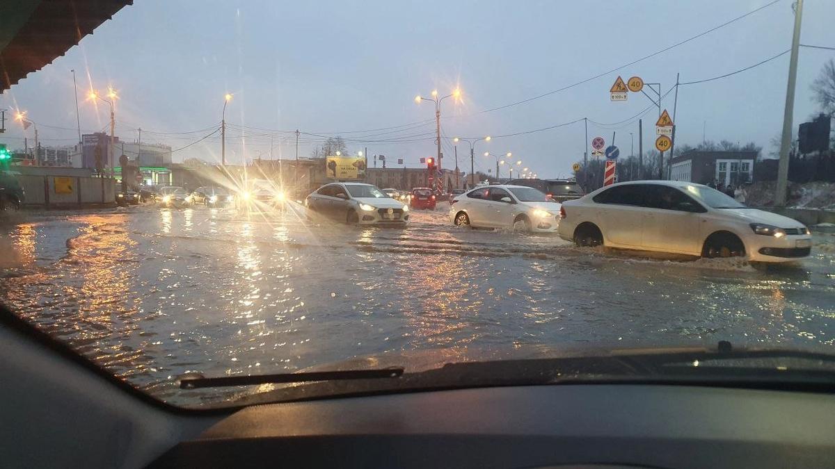 Потом на Дунайском проспекте. Фото: Telegram-канал «ДТП и ЧП | Петербург».