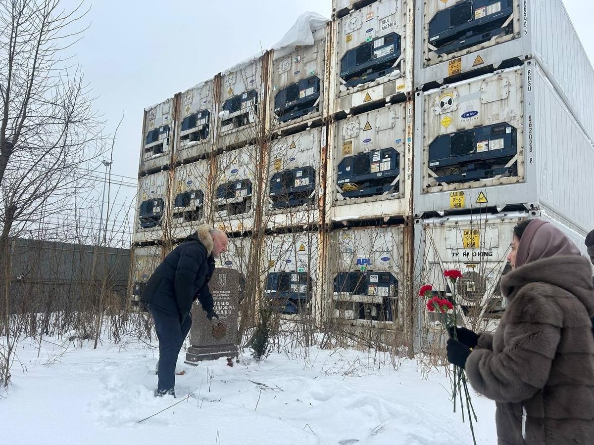 Памятник на месте склепа мореплавателя и вице-адмирала Василия Михайловича Головнина. Фото: Дарья Дмитриева / MR7