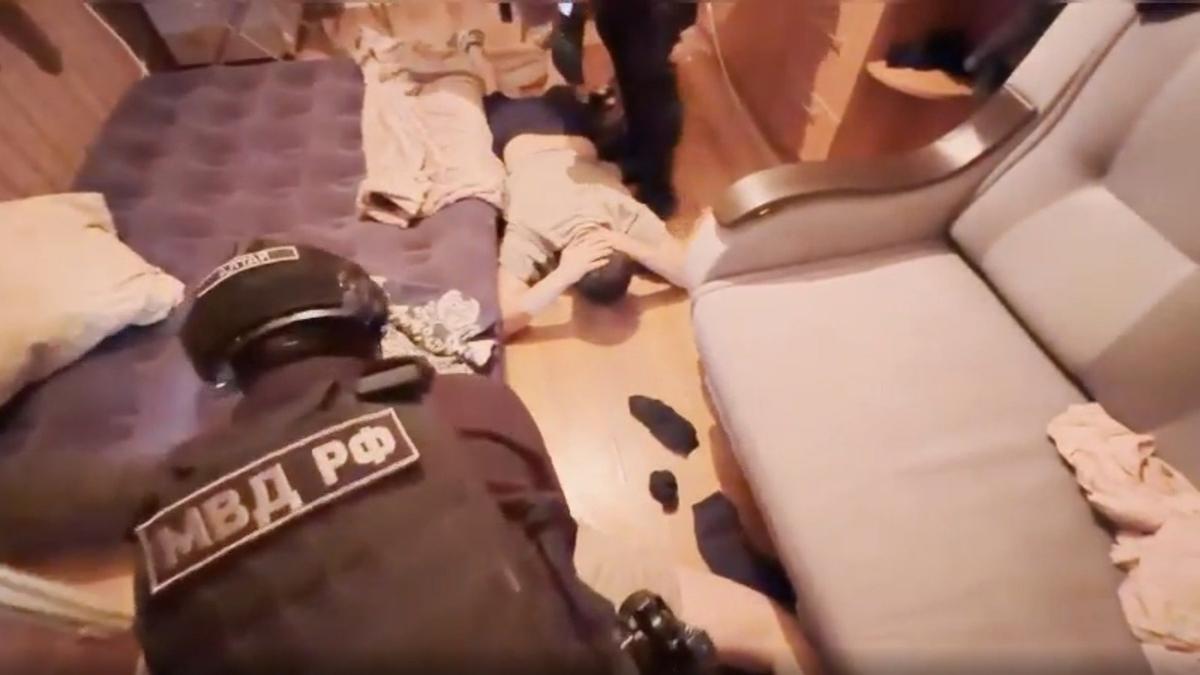 Скриншот видео: ГУ МВД по Петербургу и Ленобласти