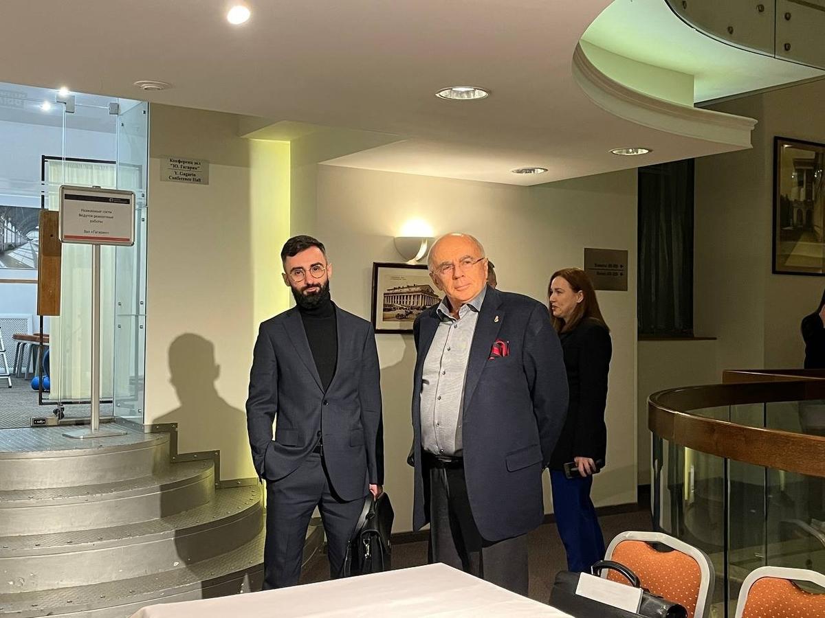 Адвокат Александр Габриелян (слева) и Александр Запесоцкий (справа). Фото: Любовь Смирнова / MR7